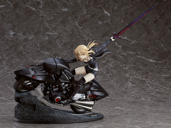 Fate/Grand Order: Saber/Altria Pendragon (Alter) & Cuirassier Noir 1/8 Scale Figure