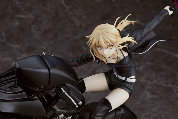 Fate/Grand Order: Saber/Altria Pendragon (Alter) & Cuirassier Noir 1/8 Scale Figure