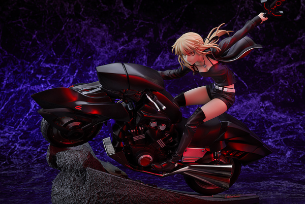 Fate/Grand Order: Saber/Altria Pendragon (Alter) & Cuirassier Noir 1/8 Scale Figure