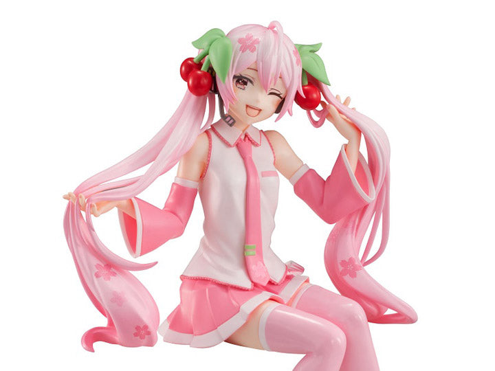 Hatsune Miku: Sakura Miku (Wind Ver.) Noodle Stopper Figure