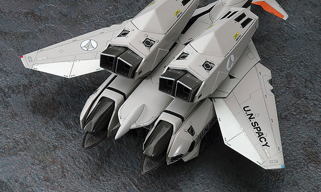 Macross Plus: YF-11B Super Thunderbolt 1/72 Scale Model Kit