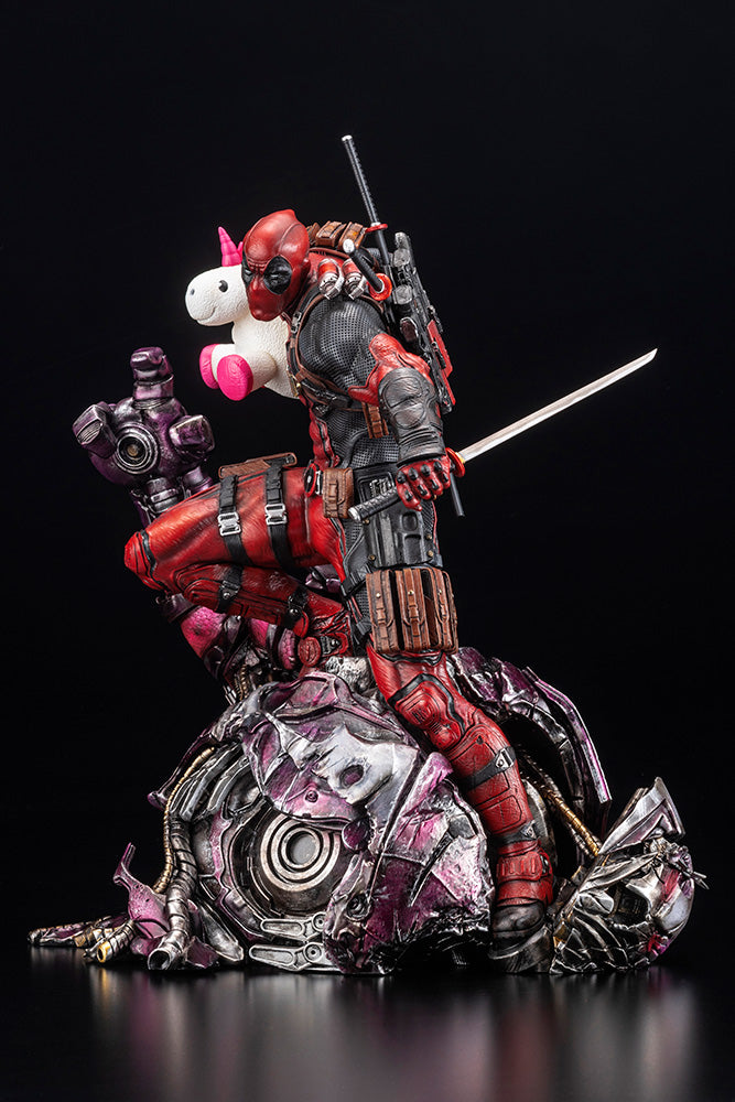 Marvel: Deadpool Fine Art Statue